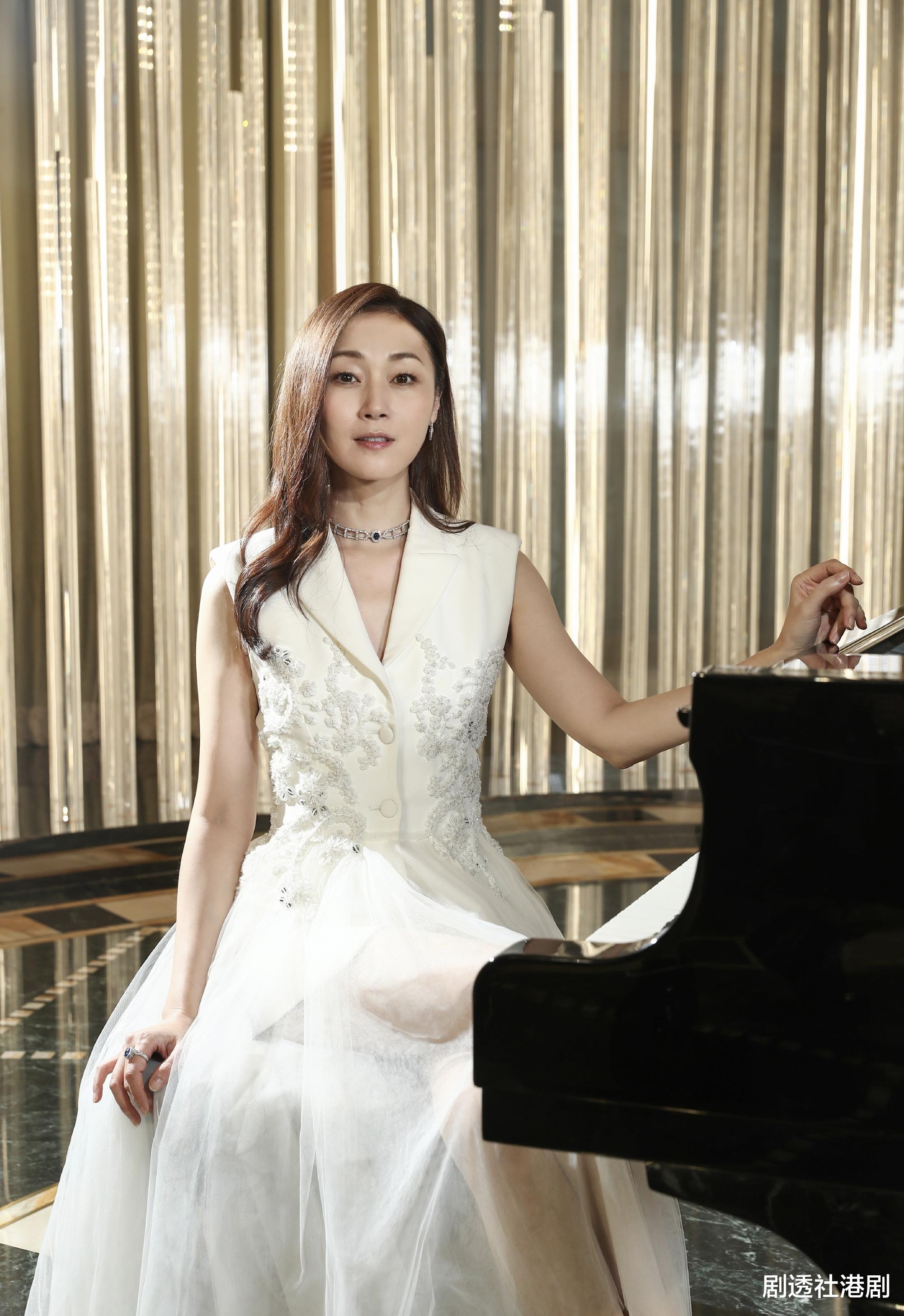 万绮雯|恭喜！50岁亚视前一姐万绮雯定居内地荣升老板娘，投资民宿晒长腿宣传