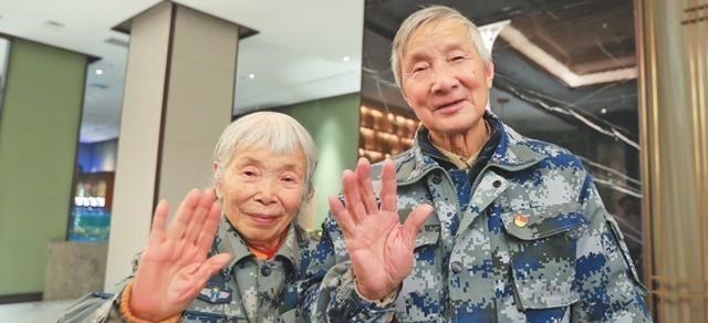 吴有情聊|东北85岁老妇捐款千万元，银行吓得立即报警，才知老人身份不简单