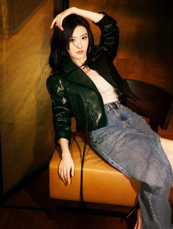 景甜|景甜“薄雾裙”造型绝了！看着只有一层纱，秀出身材全看到