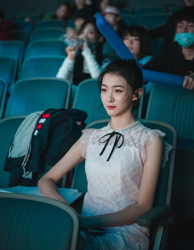 雪儿|女主播雪儿，这颜值和身材，你心动了吗？