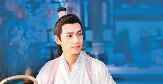 民间故事:贵妇家中沐浴,衣服被黑狗叼走,意外引发一场风月命案