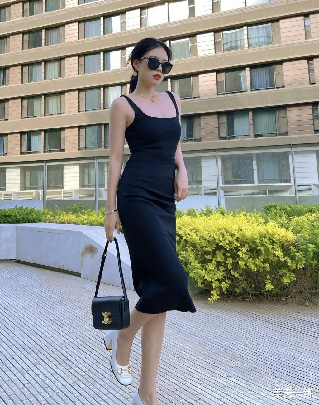 陈钰琪|24岁国产颜值女主播，经典旗袍照亮相，佛系健身、身材好