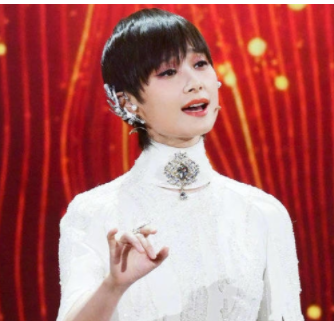 |明星红毯“尬历史”，有人奇装异服，有人肚兜装，有人杀马特风格