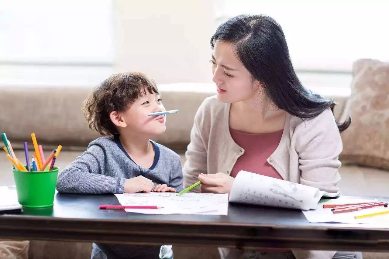 象爸爸的家心理咨询|父母爱孩子，但这爱是怎么表达的？孩子接收到父母的爱了吗？