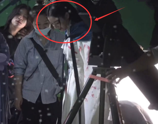 袁弘|《驭鲛记》又曝新路透，迪丽热巴雪中白衣绝美，发型或又成槽点？