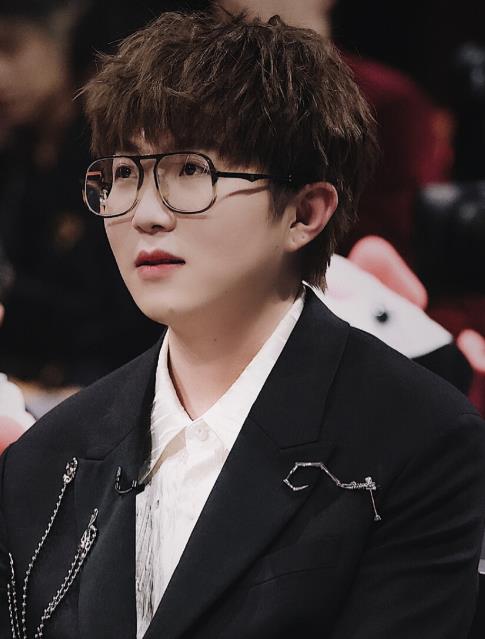 别试图隔绝我|《舞蹈生》迎嘉宾，陈伟霆舞龄18年很强势，而他将边洗头边跳舞？