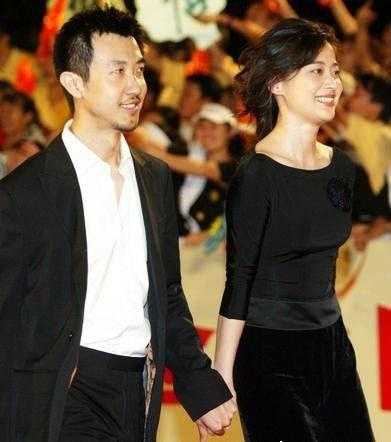 李小冉|出租屋里的“凤凰男”，梅婷供他生活李小冉打胎，最终“嫁给”富婆入赘