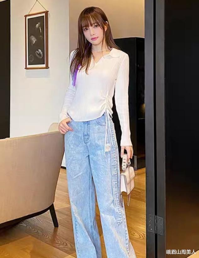 峨眉山周美人|李小璐最新机场照很有女团味，穿吊带故意扒掉外套秀香肩，真性感