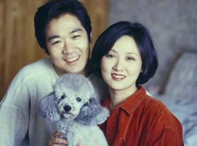 张国立|年过花甲的邓婕，离婚协议成她一生的痛，领养女儿越长越像张国立