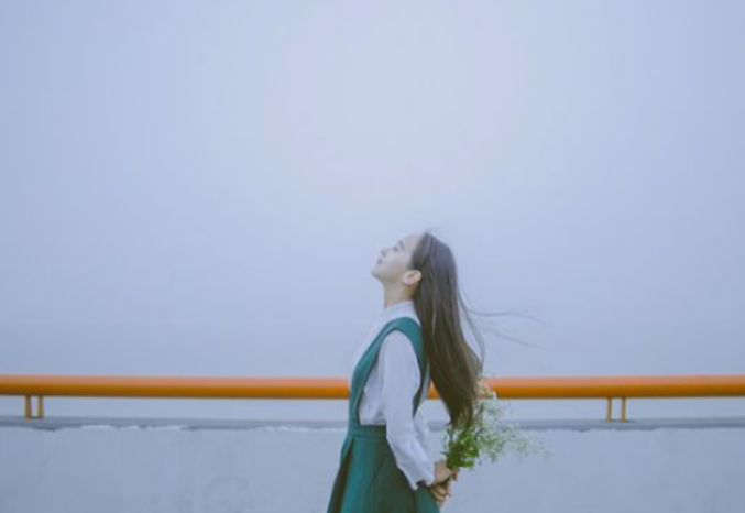 晚安墨然|人生本就是过客，很多事情，没必要过分执着