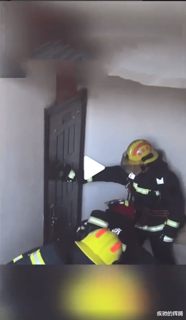 疾驰的辉腾 浙江舟山：定海盐仓一男童独自呆在家中玩蜡烛，结果竟烧了自己家