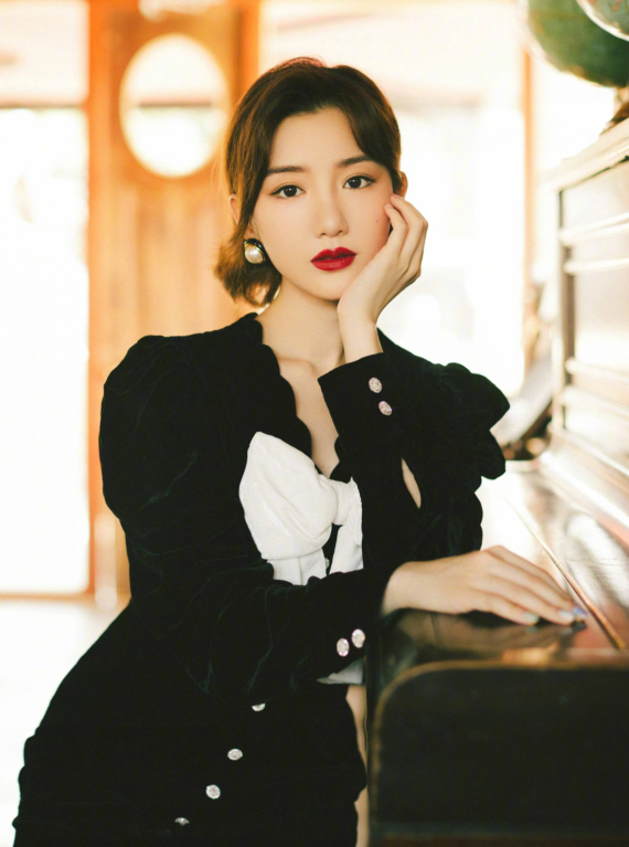 毛晓彤|恢复单身后事业开挂，朱一龙，白宇，罗晋，陈晓，皆成了她的搭档