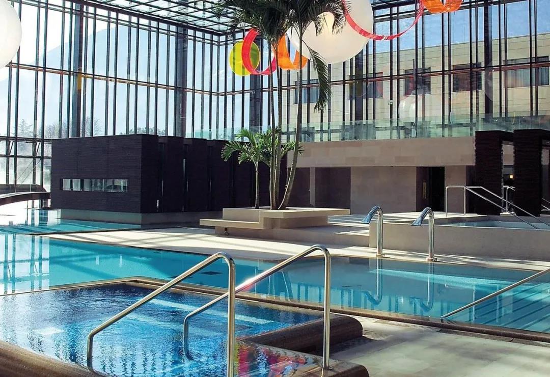 亿伽设计│温泉设计│洗浴设计│酒店设计│热疗?美丽的公园：意大利梅拉诺温泉浴场