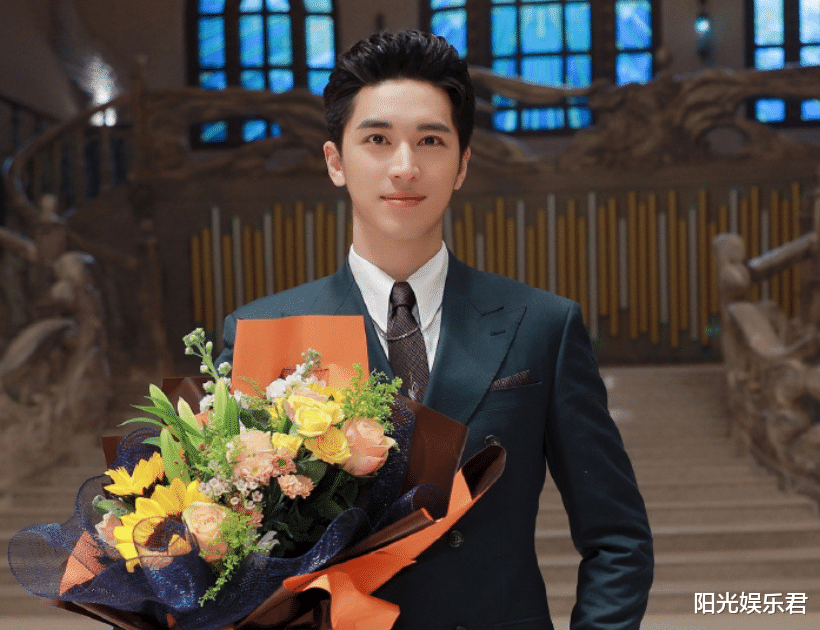 潘粤明|景甜新剧还没播就火了，男主人选拉满期待值，熬夜也必须追了！