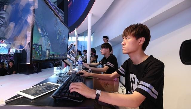 生态环境保卫者|Dota2：Ehome战队不敌小象，Sylar被“冲”，连B叔都看不下去了！