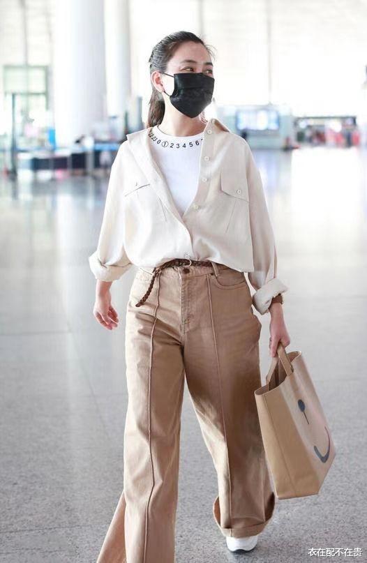 衣在配不在贵 马苏好不容易时尚一回,穿休闲上衣却勒出小肚子,好在气质撑得住