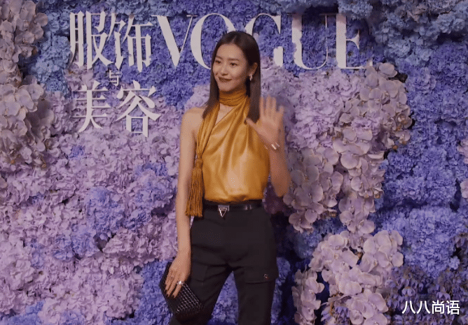 口红 超模走红毯！吕燕穿皮质套装红唇点缀，98年的陈瑜清新又活力四射