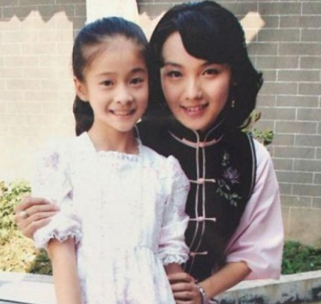 胡辣汤|她去剧组看姐姐，“一不小心”成了当红小花，却被一碗胡辣汤毁了