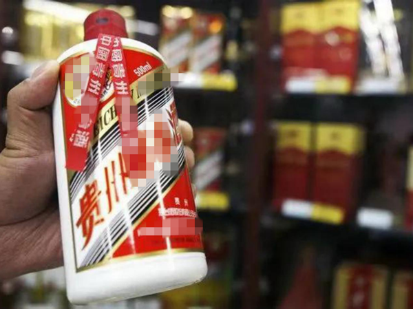 贵州茅台 转手能赚200万！斜杠青年盯上茅台的羊毛，私下一口酒都没喝过