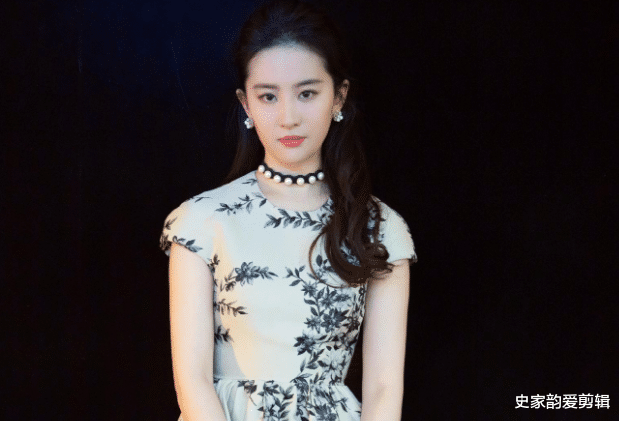 刘亦菲|清纯玉女形象，因出演金粉世家而被观众熟悉，她就是刘亦菲