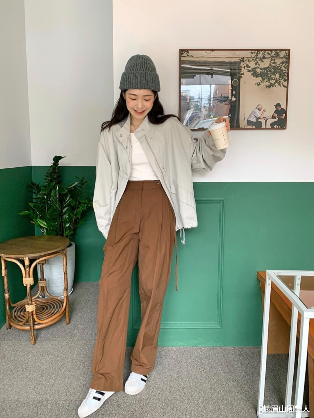 峨眉山周美人|穿阔腿裤时，别再搭小白鞋了！今秋流行搭这3双鞋，显高时髦还高级