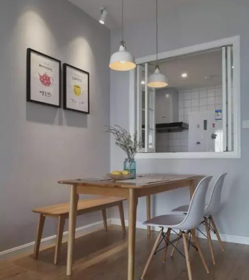 只不过在厨房开了一扇窗,没想到发到朋友圈火了,入住之后太实用