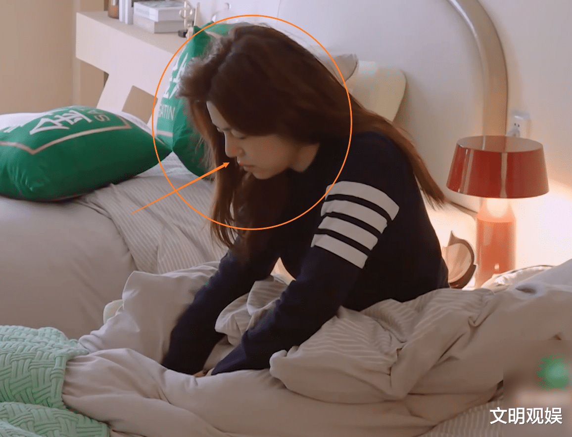 陈妍希|陈妍希早起没化妆就出镜，没了精致妆容修饰，37岁状态让人看呆