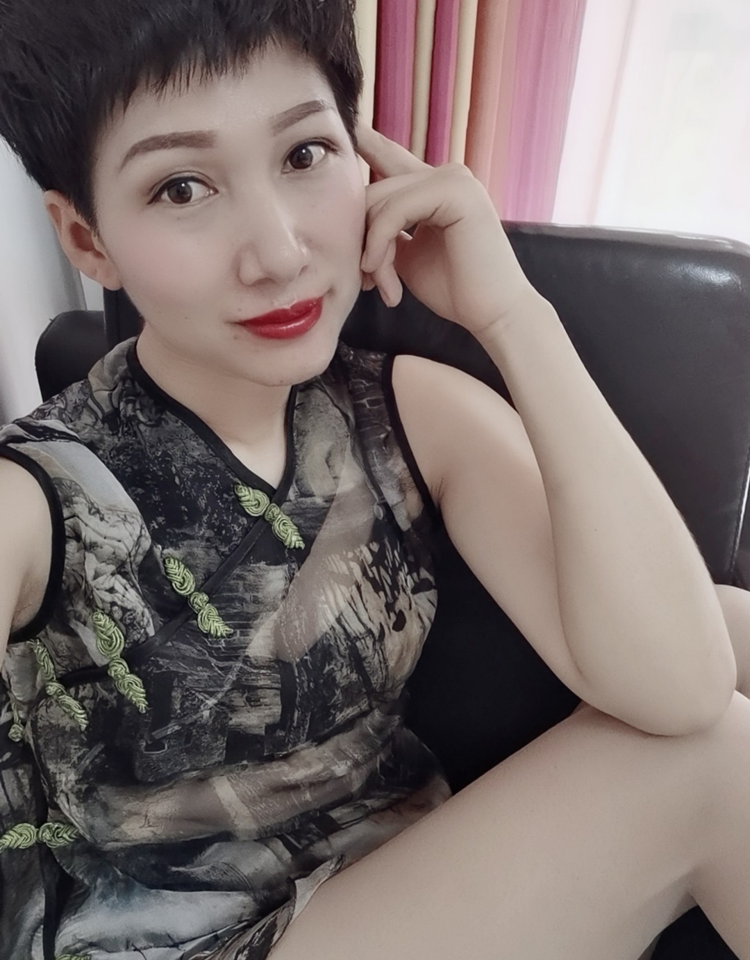 田间诗|短发的女人别具一番风韵，更需要搭配简洁的装扮！