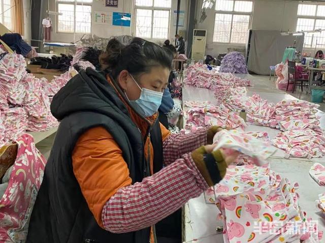 半岛新闻客户端 心安处是故乡   黑龙江在青务工者李洪霞：去年回青时，就有了不回家过年的念头