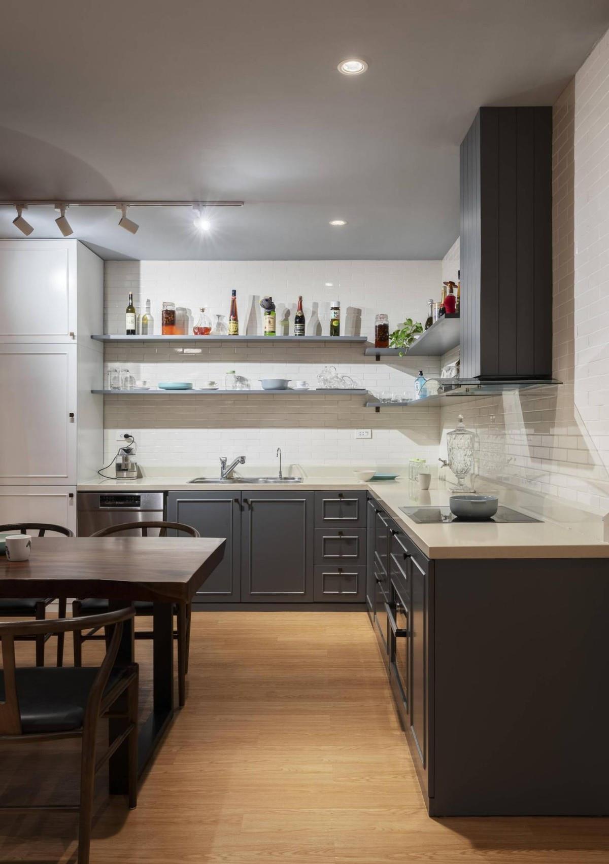 羡慕别人家260㎡别墅，屋前屋后都有花园，楼梯红砖墙让人挪不开眼