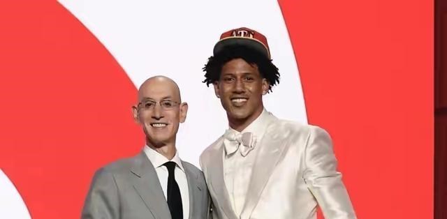 时光小小|模板詹姆斯！三战砍下58分28板，曾比肩状元秀，首轮20顺位太赚