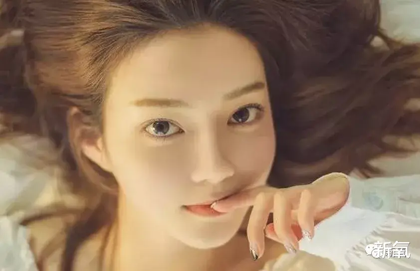 张哲瀚|刚成顶流就被爆女友，脱粉回踩疯狂爆料，但女友也太好看了吧！