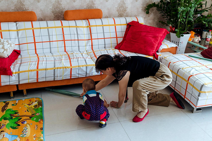 齐姐育儿|“姥姥带娃,爸妈不管”,已成社会趋势,其中利弊父母要早知道