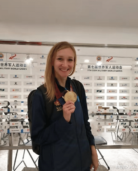 时尚丽人风行|巴基斯坦女旗手成开幕式赢家！笑容甜美像迪士尼公主，颜值超惊艳