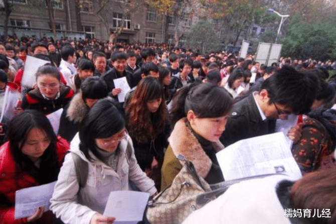 大学生|三本生扎堆考公遭嘲讽，如果三本生都能考上，读985还有意义吗？