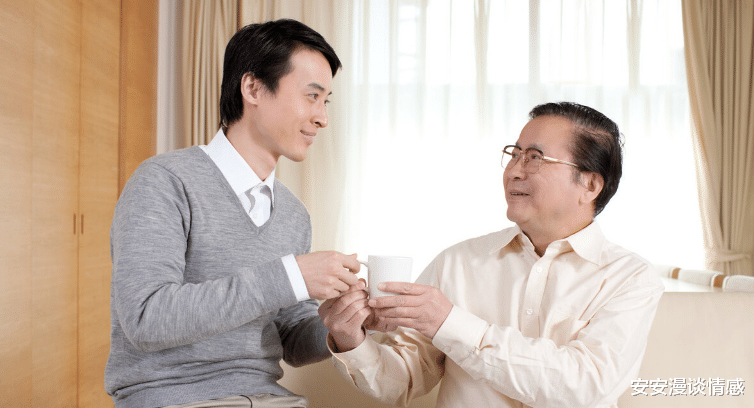 安安漫谈情感 明明有退休金，却让儿女每月给800生活费，65岁阿姨：我有想法的