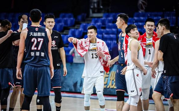 广东男篮|20分溃败！近4战3败卫冕冠军统治力尽失，杜峰还要等马尚吗？