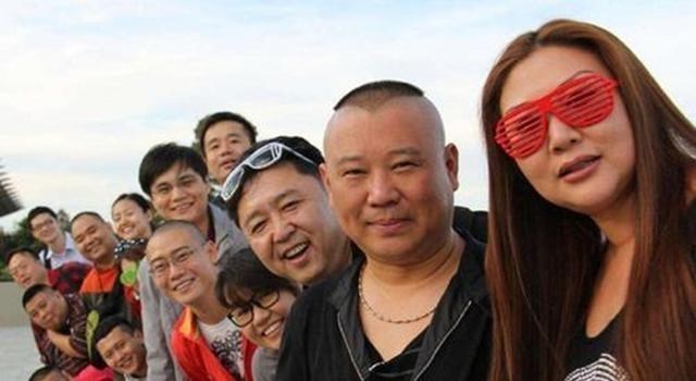 张云雷|德云社张云雷把自己拍成一米五，高调秀被疼爱，衣服都是师娘买的