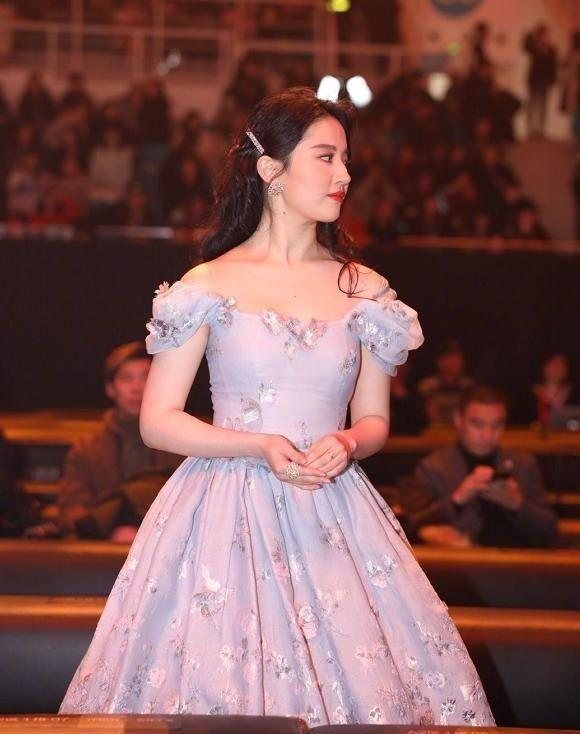 刘亦菲|因国籍问题被曝无戏可拍,神仙姐姐刘亦菲近况,让人有点心疼