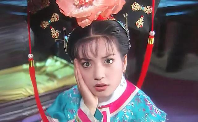 赵薇|赵薇遭封杀后突然失联，被曝已经连夜跑路，包专机飞往法国