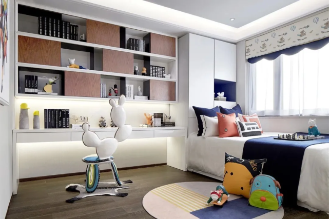 137㎡现代简约三居室，简洁利落，多彩的几何图形，尽显不俗品味