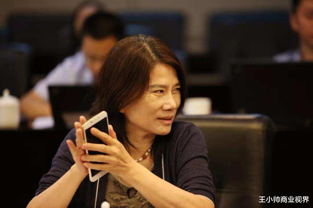 董明珠 手撕外资、对赌雷军，8000万都挖不走的董明珠如今谈起了退休？