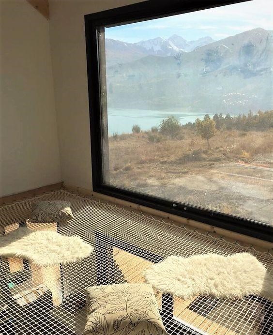 |谁还嫌弃买了顶楼？他将二楼阳台局部抬高装玻璃楼板，采光无敌