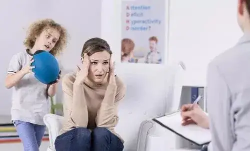 优加佳宝|孩子不认真听讲、小动作不断？这3个办法有效纠正