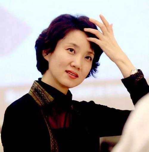 央视|李修平26年主持生涯零失误，因工作离婚，42岁再婚依然很幸福