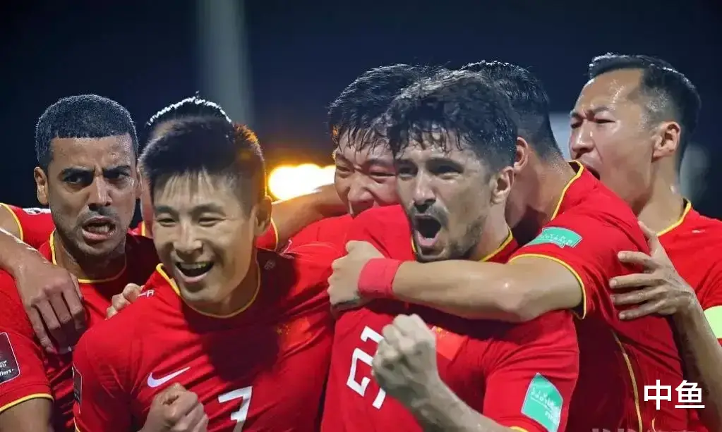 李霄鹏|霸气！李霄鹏打出组合拳！国足出线有望