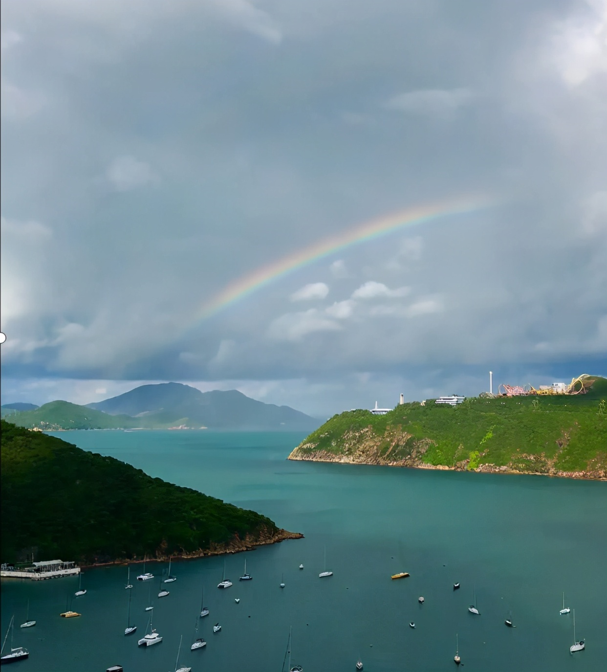 十万个家居为什么|参观张智霖和袁咏仪的家，阳台外面山雾弥漫，居住楼层也太高了吧