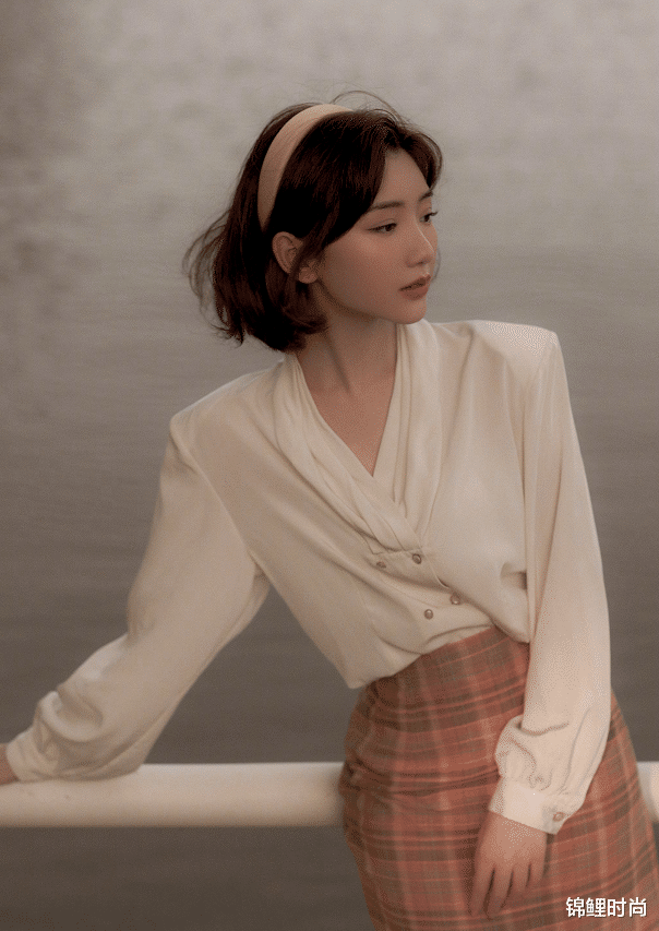 锦鲤时尚|毛晓彤把乔三丽演活了，个性都藏在造型里，90年代穿搭现在看也潮