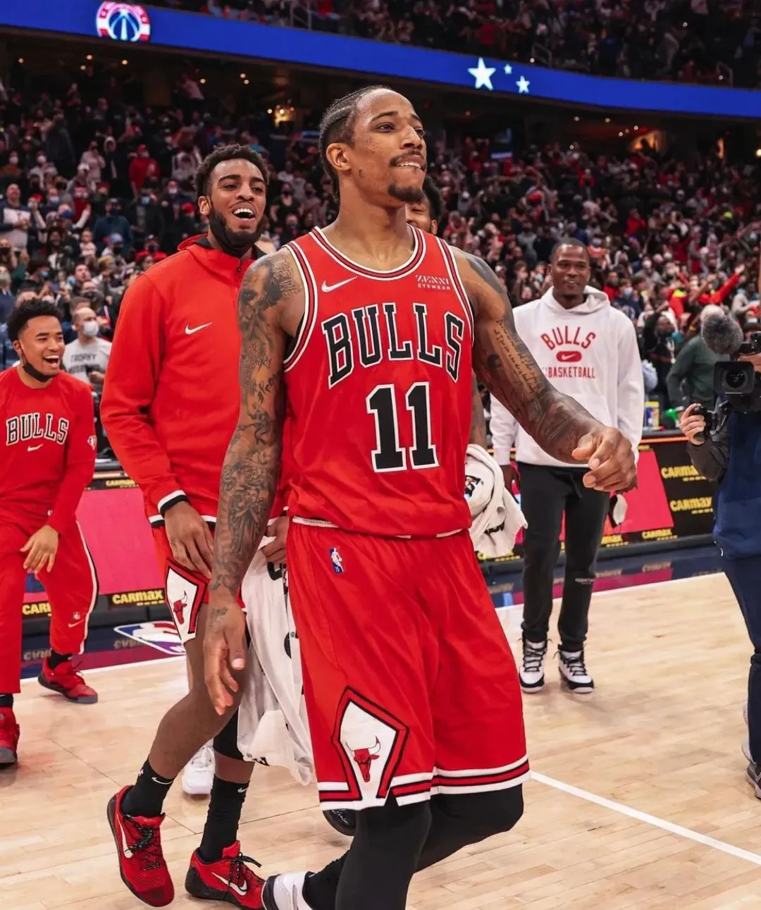 绝杀|太疯狂了！又绝杀！连着两天压哨绝杀，NBA第一人了吧