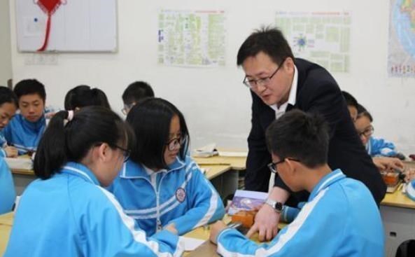 教师|在校音乐老师因送外卖，遭到网友质疑和指责，无奈辞去心爱的工作